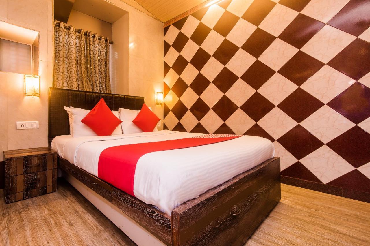 Hotel Oliver, Colaba Мумбай Екстериор снимка
