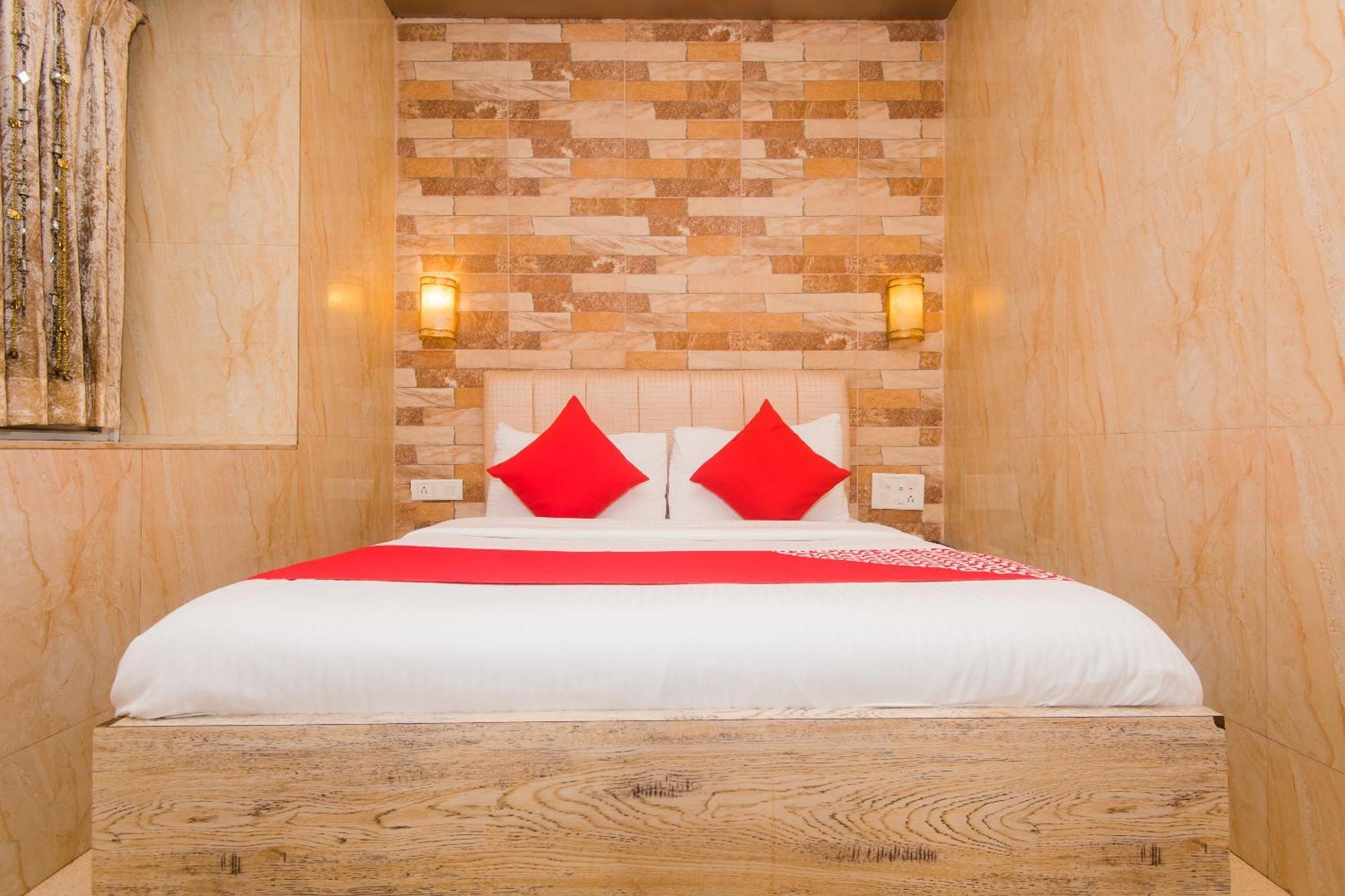 Hotel Oliver, Colaba Мумбай Екстериор снимка