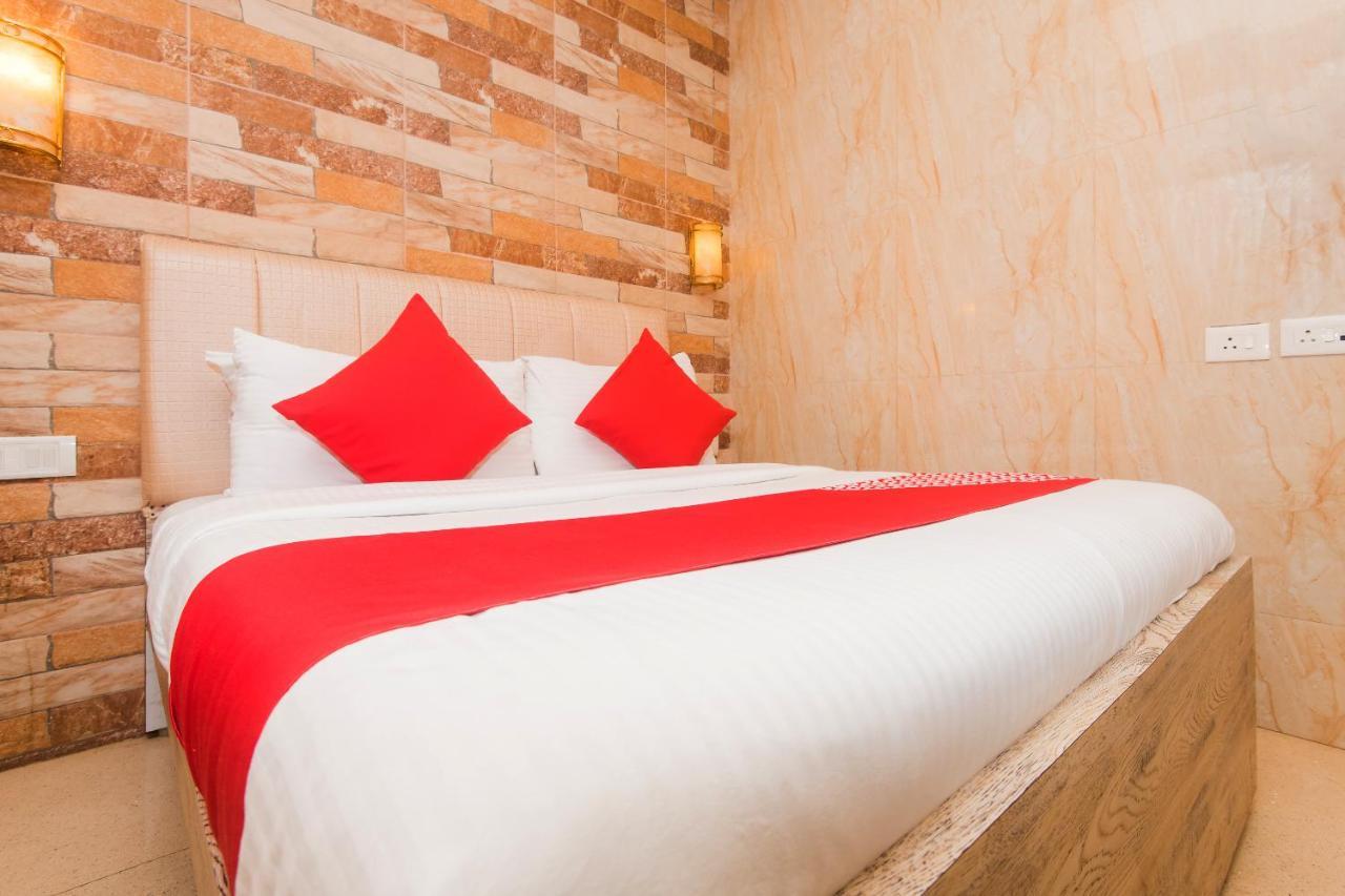 Hotel Oliver, Colaba Мумбай Екстериор снимка
