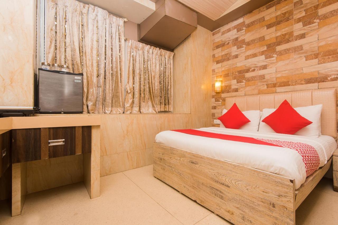 Hotel Oliver, Colaba Мумбай Екстериор снимка