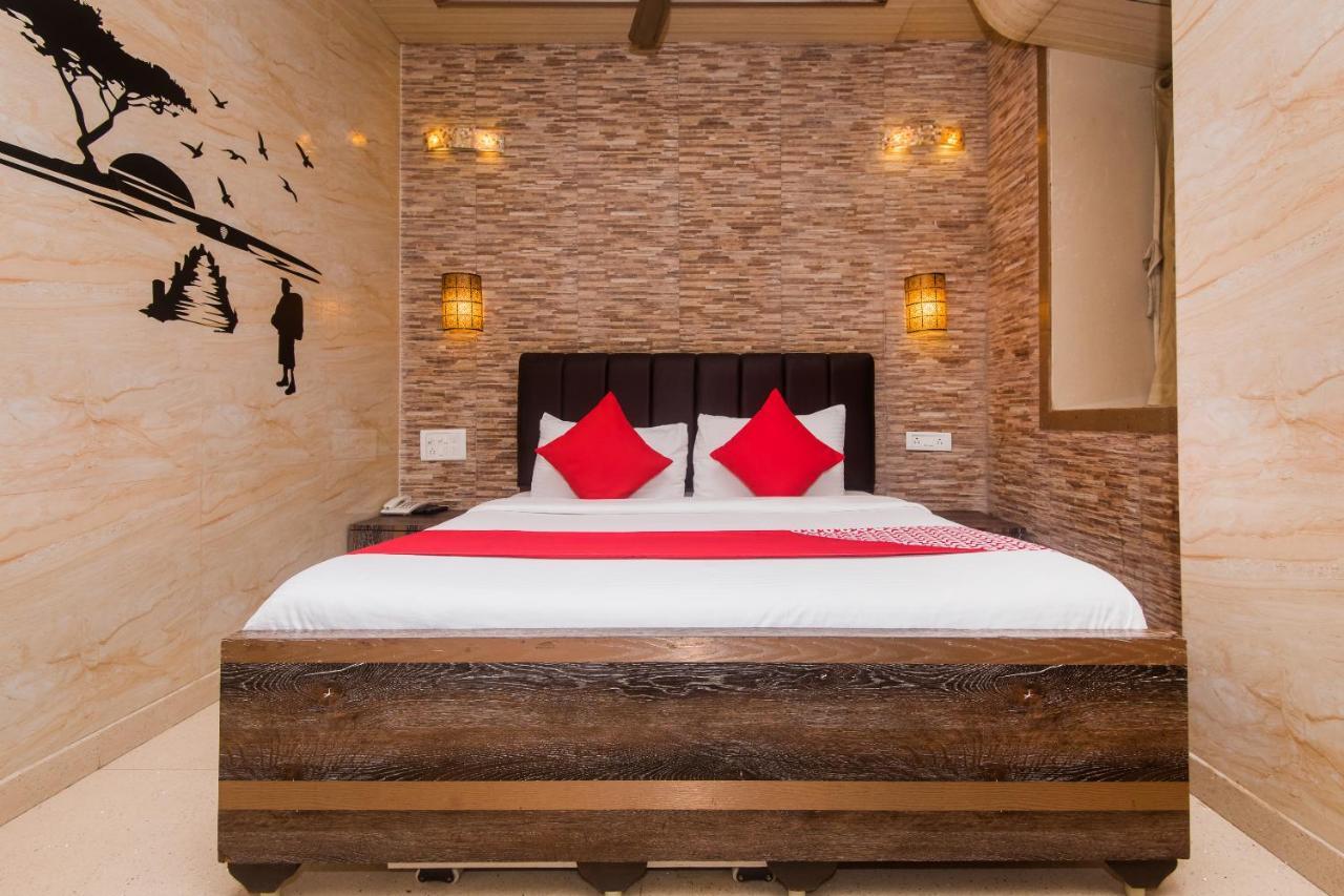 Hotel Oliver, Colaba Мумбай Екстериор снимка