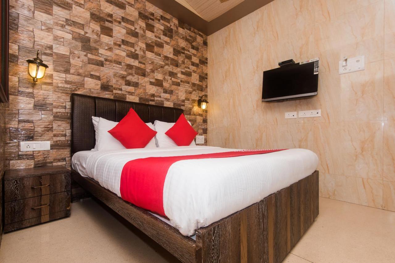 Hotel Oliver, Colaba Мумбай Екстериор снимка